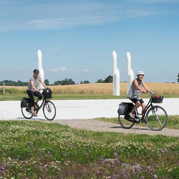 Mit dem Fahrrad zu die Jelling-Monumente