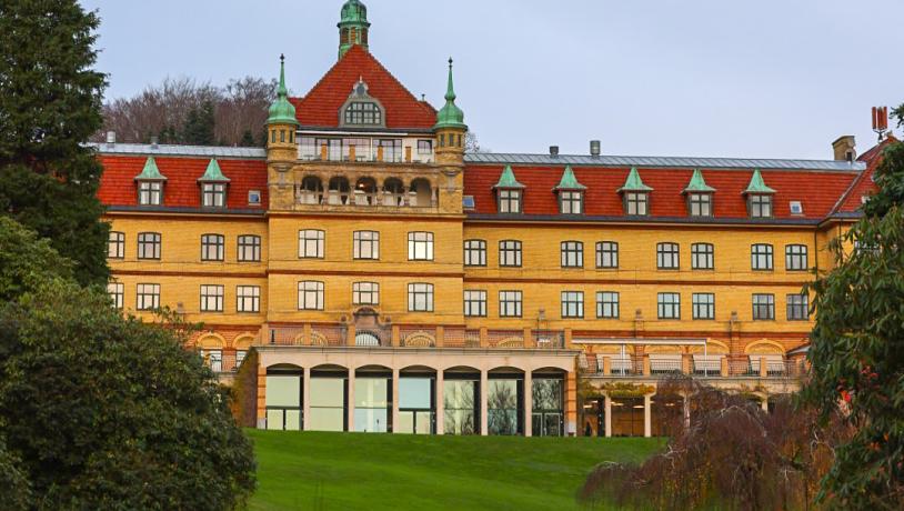 Blick aus dem Garten des Kurhotels Hotel Vejlefjord