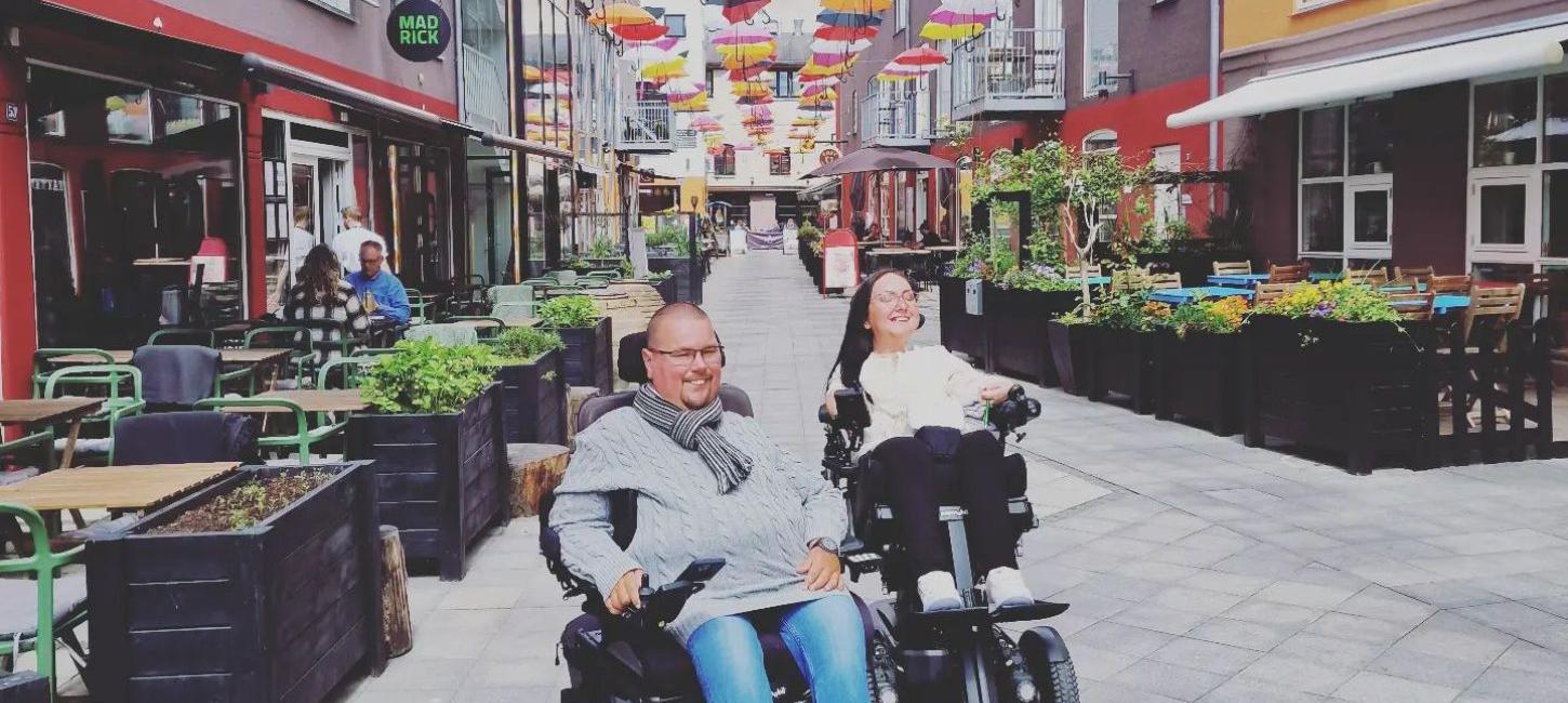 Zwei Rollstuhlfahrer in Vejle Midtpunkt