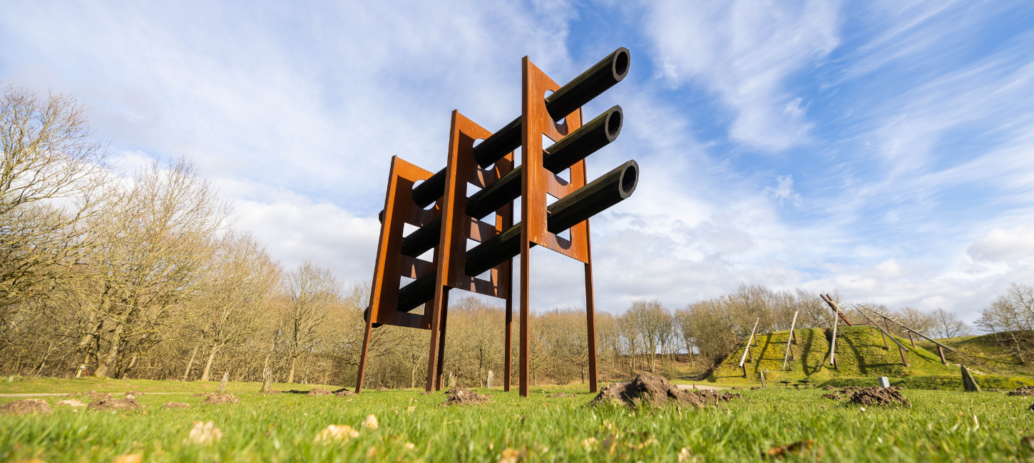 Skulptur von Robert Jacobsen und Jean Clareboudt in Tørskind Grusgrav