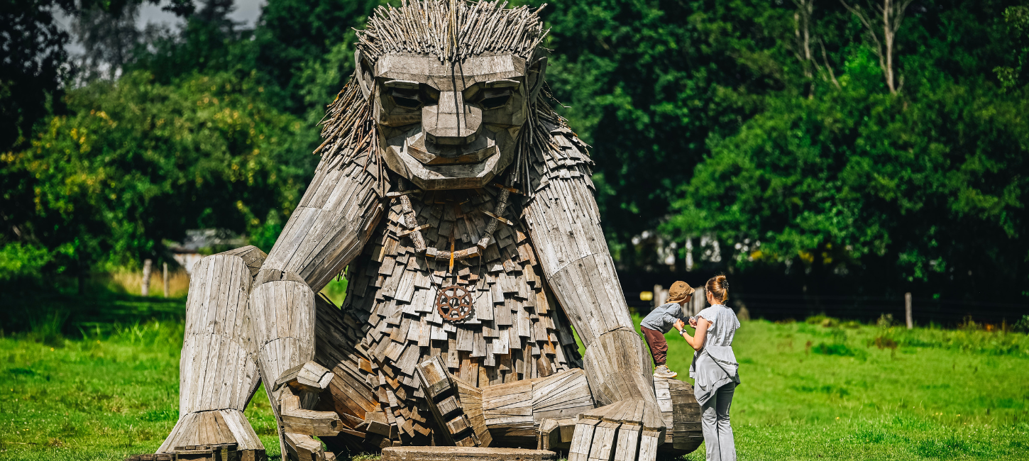 Der Troll bei der Børkop Mühle von Thomas Dambo
