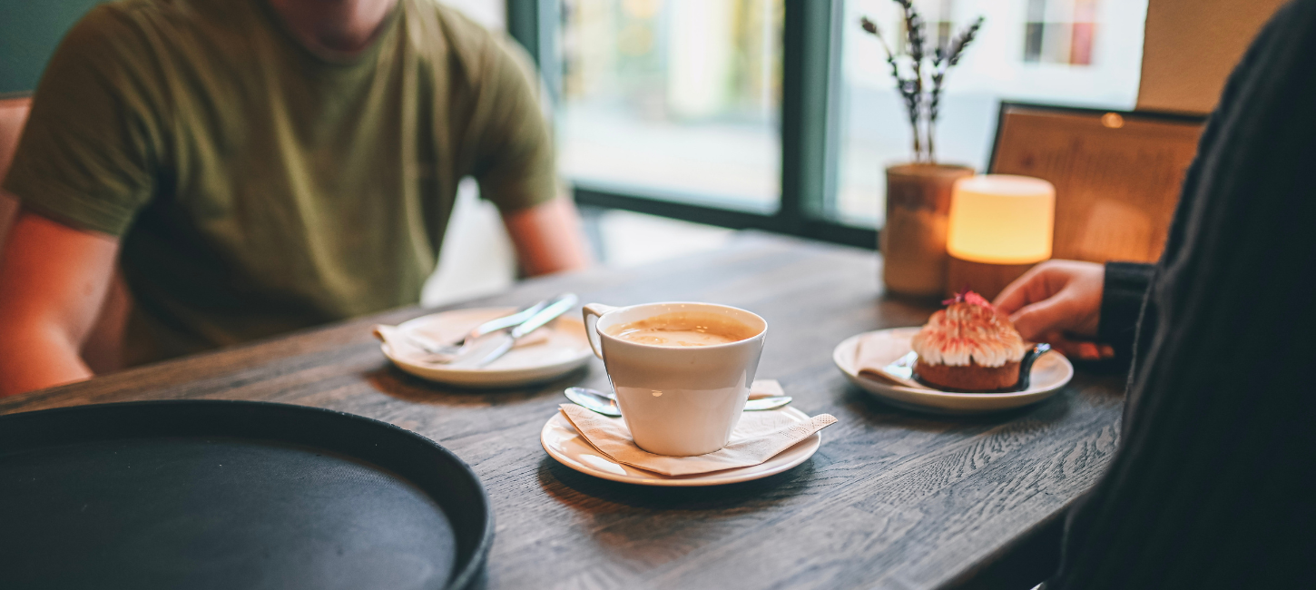 Konditoriet Conrads Kaffee und Kuchen am Tisch