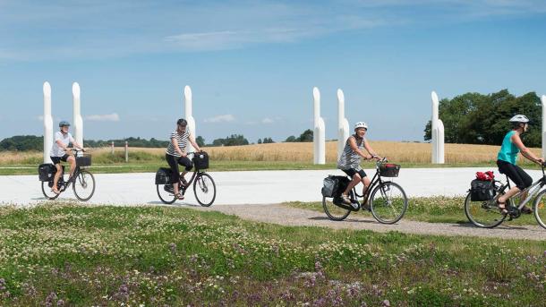 Mit dem Fahrrad zu die Jelling-Monumente