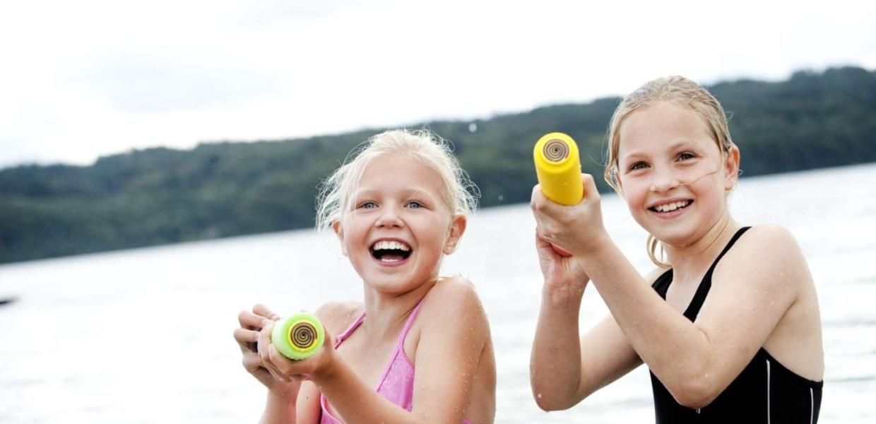Piger ved Tirsbæk Strand
