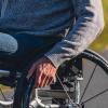  Mann im Rollstuhl im Bindeballestien
