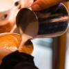 Café Latte Barista-Kaffee bei Conrads in Vejle