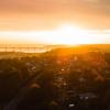 Blick auf die Stadt Vejle bei Sonnenuntergang