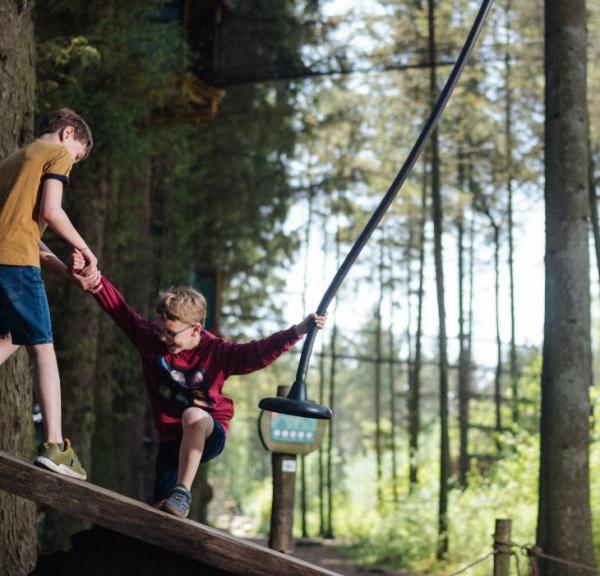 Kinder spielen im WOW PARK Billund