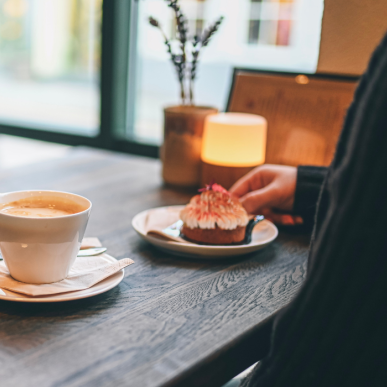 Konditoriet Conrads Kaffee und Kuchen am Tisch