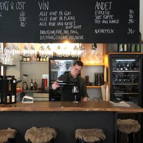Anduma Vinbar menu og vin