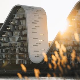 Sonnenuntergang über Bølgen in Vejle