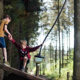 Kinder spielen im WOW PARK Billund