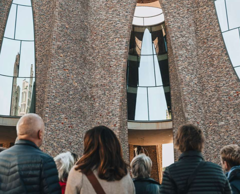 Gruppentour außerhalb von Fjordenhus