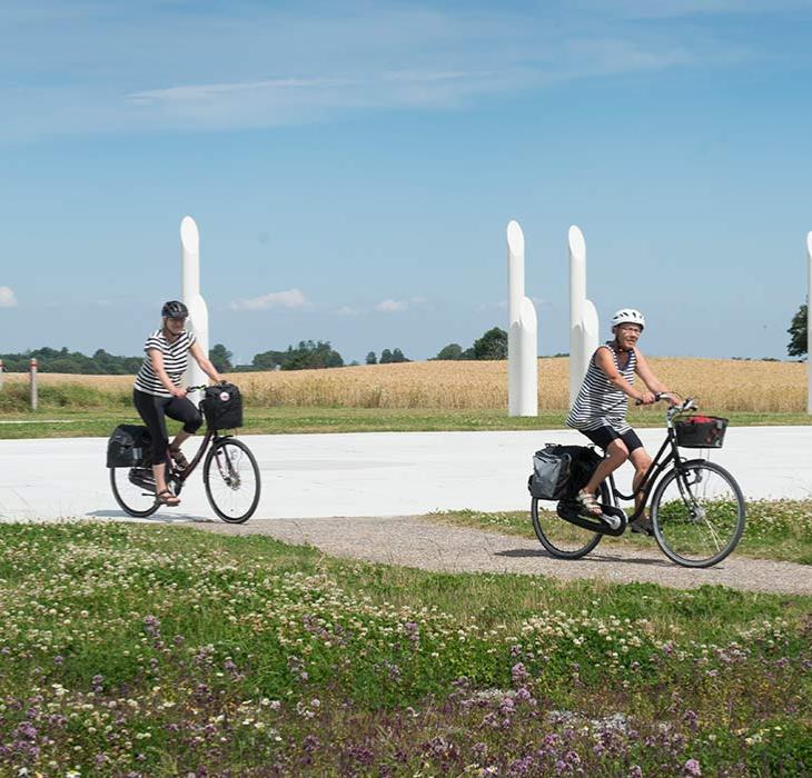 Mit dem Fahrrad zu die Jelling-Monumente