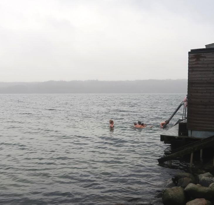 Vinterbadning ved Tirsbæk Strand