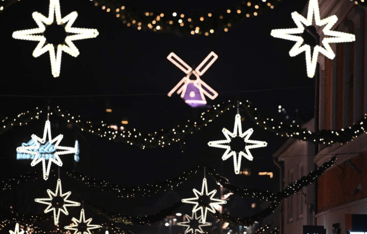 Julelys i gågaden og Vejle Vindmølle